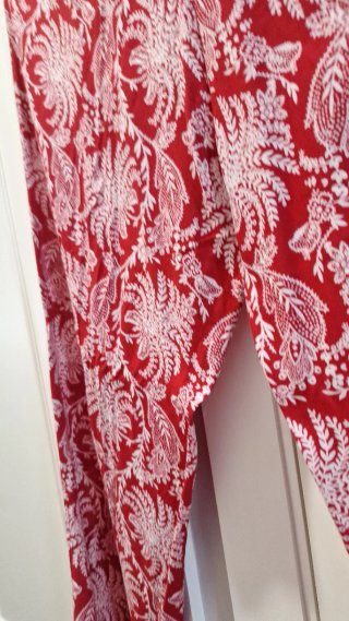 Pantalón Estampado Rojo Talla L