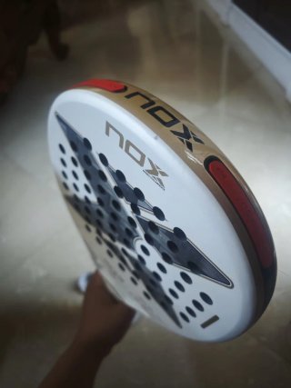 Pala de pádel NOX AT10 LUXE 12k 2026