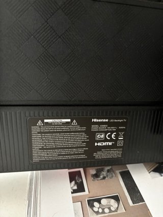 Televisor Hisense 43 4K UHD Smart TV + Montura