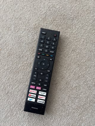 Televisor Hisense 43 4K UHD Smart TV + Montura