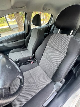 Peugeot 207 2010
