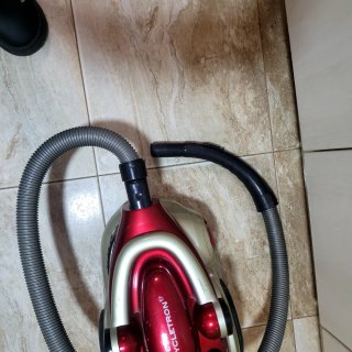 Aspiradora Ufesa CYCLETRON Roja
