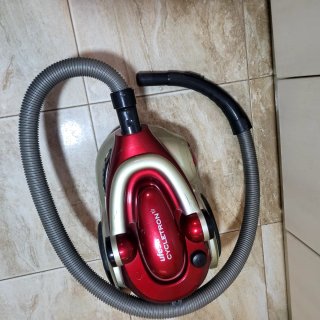 Aspiradora Ufesa CYCLETRON Roja