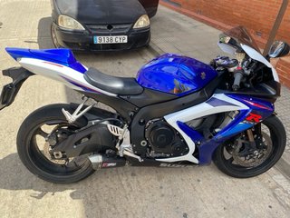 Suzuki GSXR 750 K7 Azul y Blanca