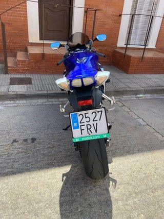 Suzuki GSXR 750 K7 Azul y Blanca