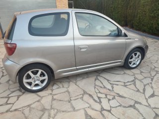 Toyota Yaris 2001.Clasico 25 años VVTI