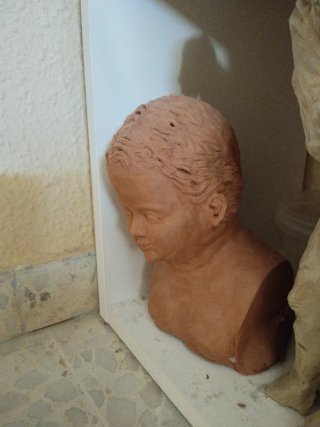Busto de niño en terracota para pintar.