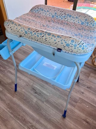 Bañera y cambiador plegable para bebé Chicco