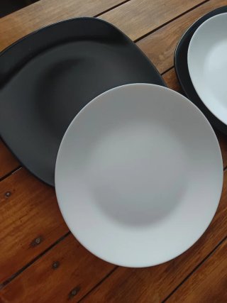 Set 2 Piatti Black end White