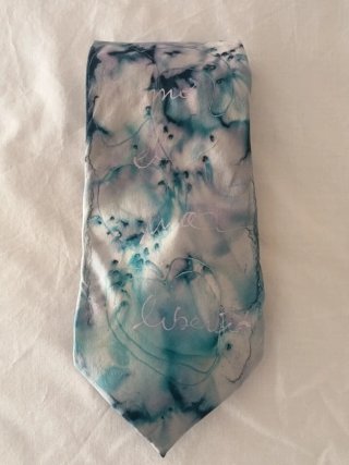 Corbata diseño floral azul y blanco de seda