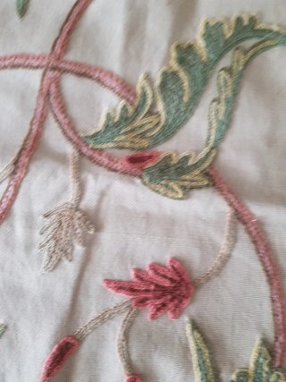 Funda de cojín bordada