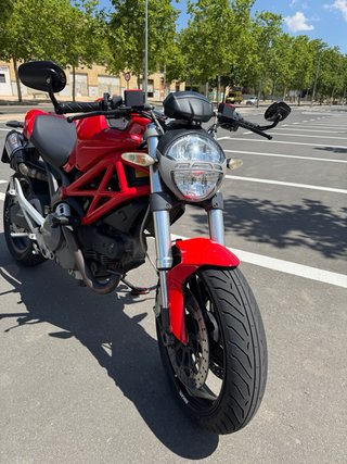 Ducati Monster 696 +