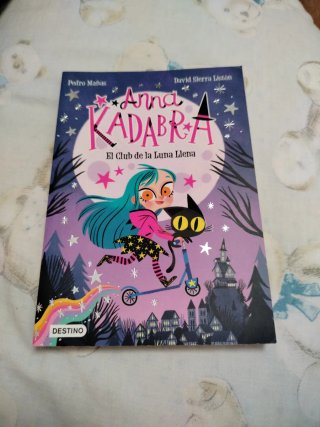 Libro de Anna kadabra. El club de la luna