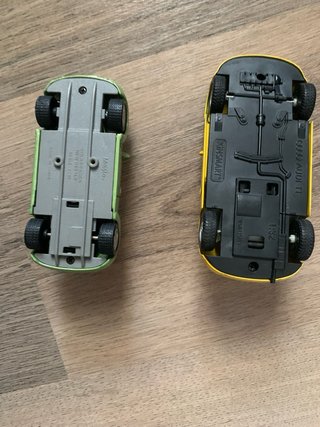 Lote 2 coches de juguete (verde y amarillo)