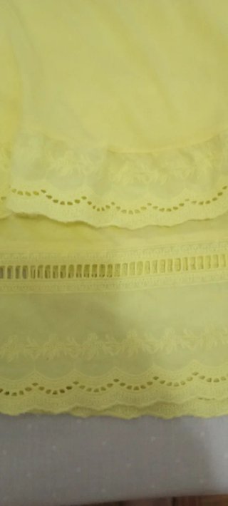 Blusita amarilla corta de tirantes