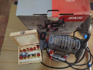 Fresadora SKIL con juego de brocas