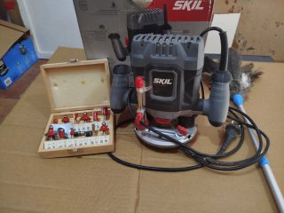 Fresadora SKIL con juego de brocas