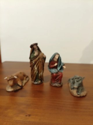 4 Figuras Nacimiento: Jesús, María, Buey, Mula