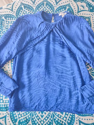 Blusa H&M azul con estampado cebra