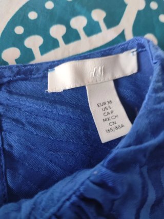 Blusa H&M azul con estampado cebra