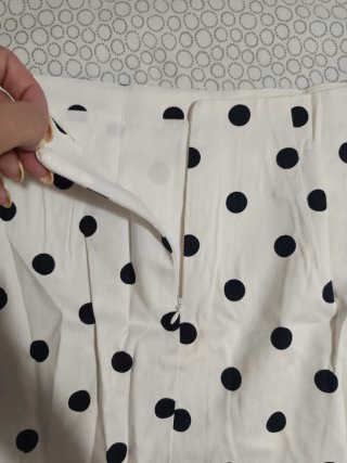 Falda corta lunares