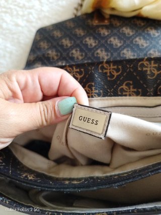 Borsa Guess a spalla con catena e stampa animalier