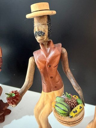 Pareja Figuras Cubanas Talladas a Mano