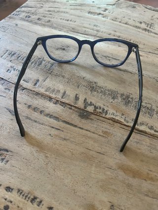 Gafas de niño estilo Wayfarer de marca Ray Ban.