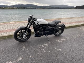 Moto Leonart Pilder 125cc Naked Negra/Blanca