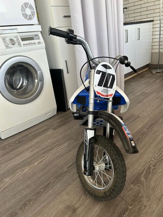 Moto eléctrica Injusa cross blue fighter infatil
