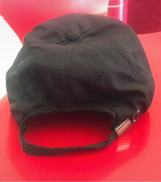 Cappello Porsche Nero con Dettagli Argento