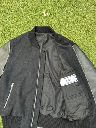 Ami Paris Alexandre Mattiussi bomber negra y gris