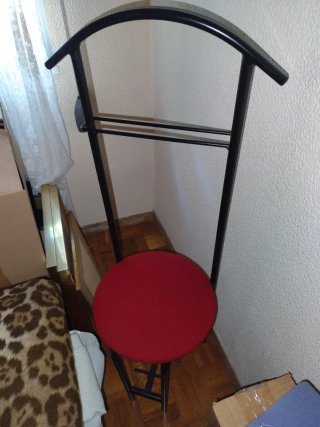Silla Galán Perchero Metal y Tela Roja