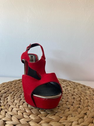 Zapatos de fiesta rojos Belén Esteban. Poco uso.