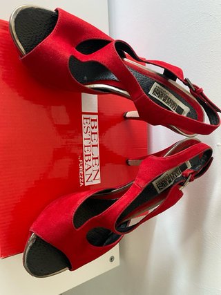 Zapatos de fiesta rojos Belén Esteban. Poco uso.