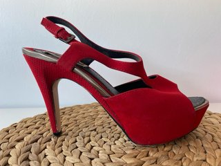 Zapatos de fiesta rojos Belén Esteban. Poco uso.