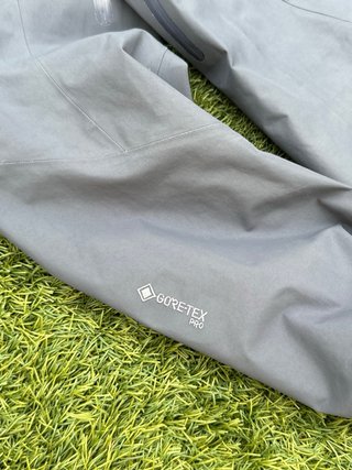 Arc'teryx Alpha SV gris perla talla S original
