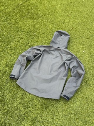Arc'teryx Alpha SV gris perla talla S original