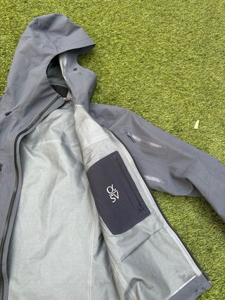 Arc'teryx Alpha SV gris perla talla S original