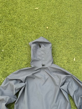 Arc'teryx Alpha SV gris perla talla S original