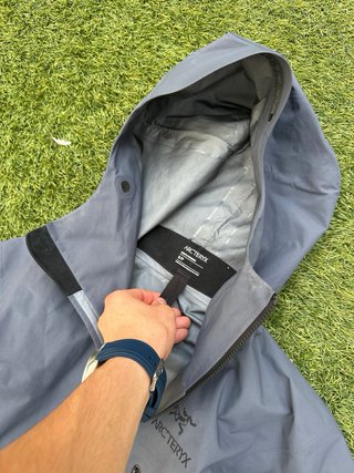 Arc'teryx Alpha SV gris perla talla S original