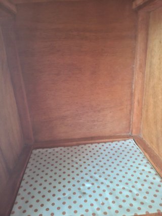Mueble y espejo de madera