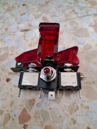 3 Interruptores Palanca LED Rojos
