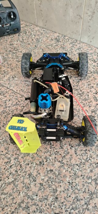 Coche teledirigido gasolina
