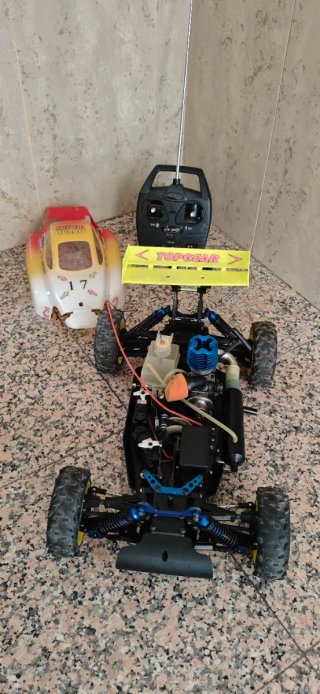 Coche teledirigido gasolina