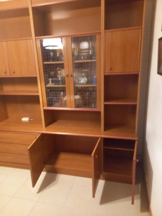 Librería y mesa de madera y cristal + 4 sillas