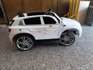 Coche eléctrico infantil Audi Q5 blanco