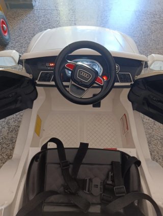 Coche eléctrico infantil Audi Q5 blanco
