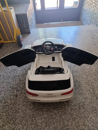 Coche eléctrico infantil Audi Q5 blanco