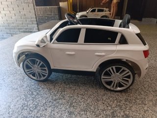Coche eléctrico infantil Audi Q5 blanco